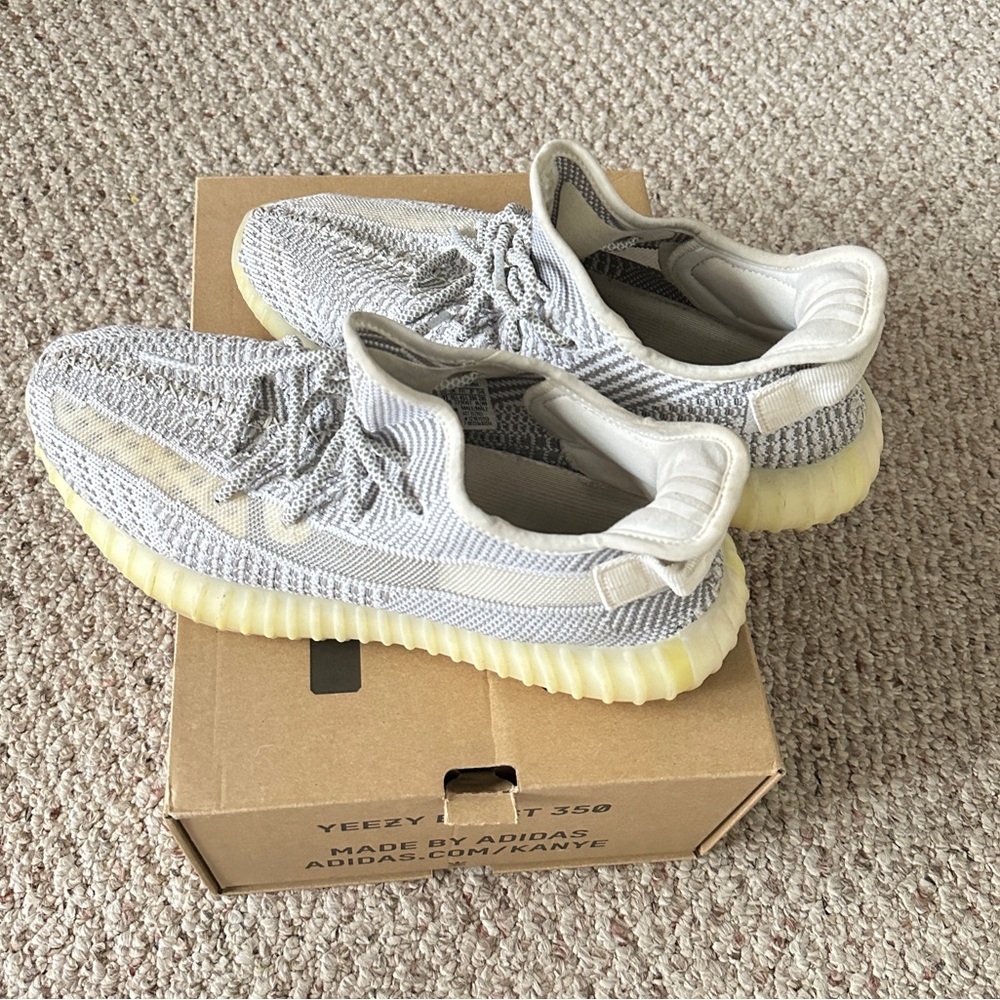 Adidas Yeezy boost 350 V2 men’s size 11. Lightly worn